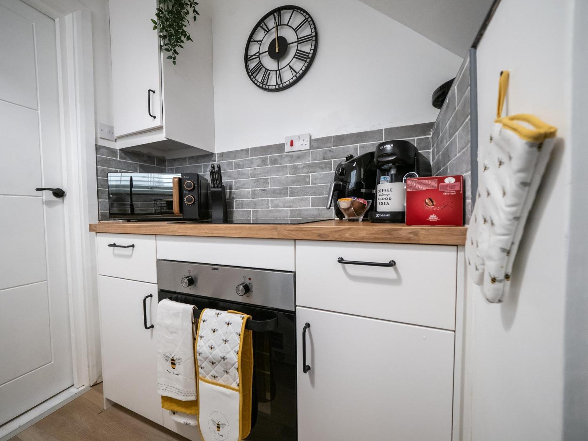 Seaside Retreat: Luxury 1-Bed, Free Parking Portsmouth Exterior foto